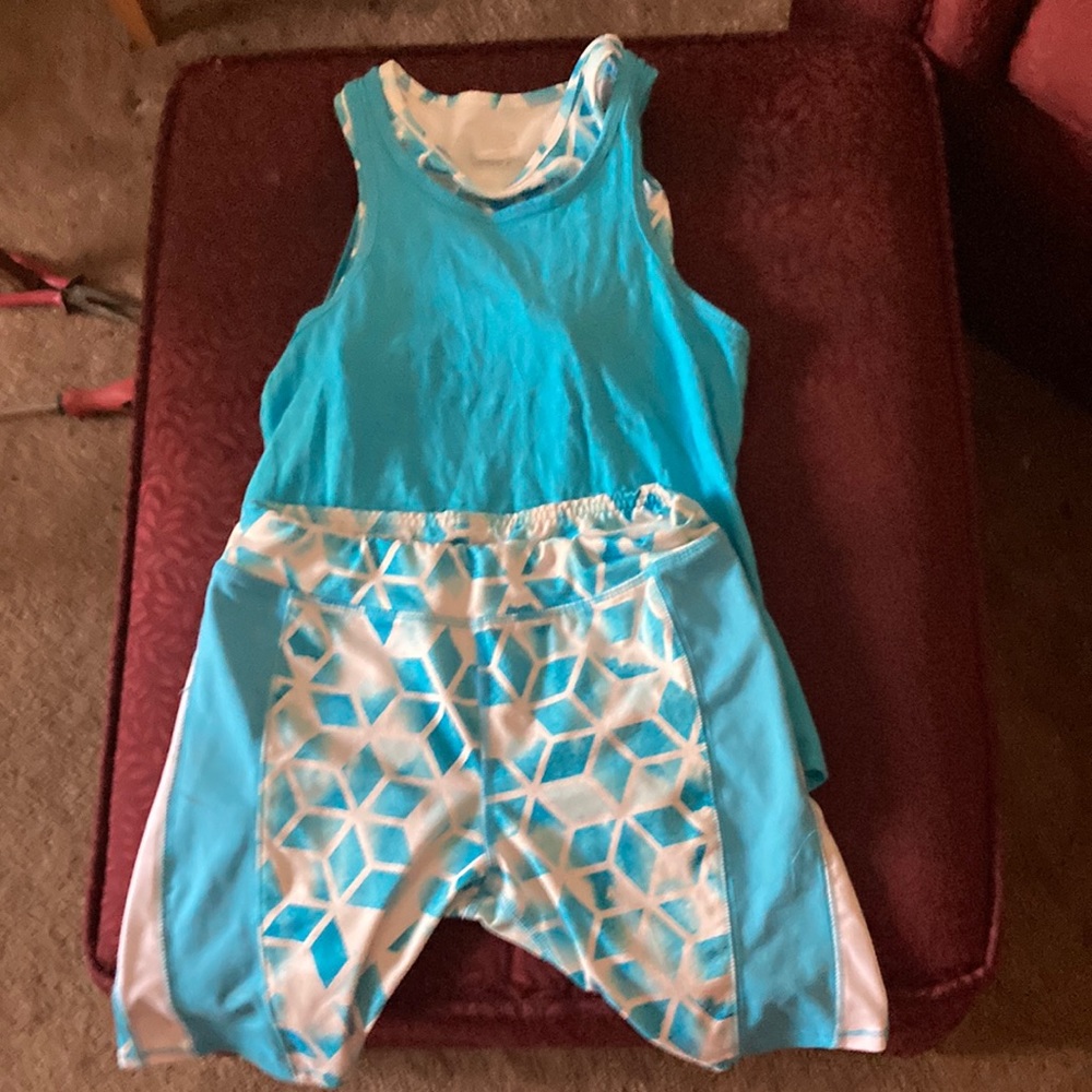 It a sport attached under the shirt
